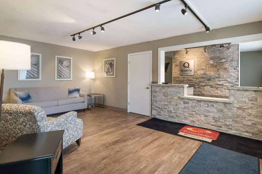 Econo Lodge Auburn Interior photo