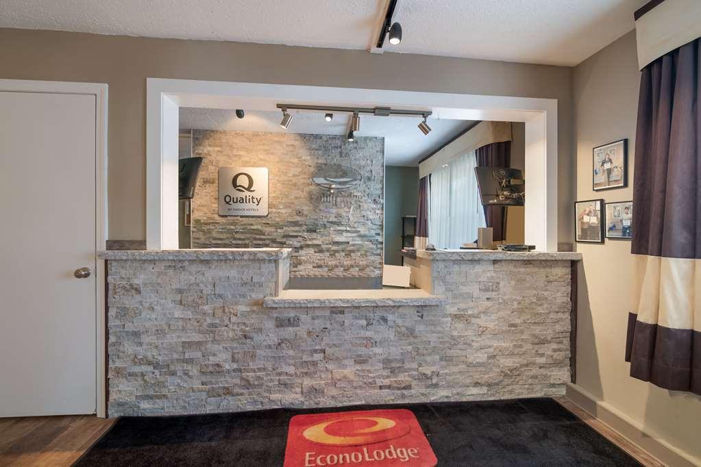 Econo Lodge Auburn Interior photo